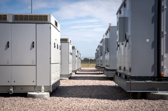 【锂电】中国电池“卡脖子”?美国电网和AI用电告急,65% 锂电池依赖中国